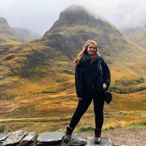 Meet your Posher, Abigail